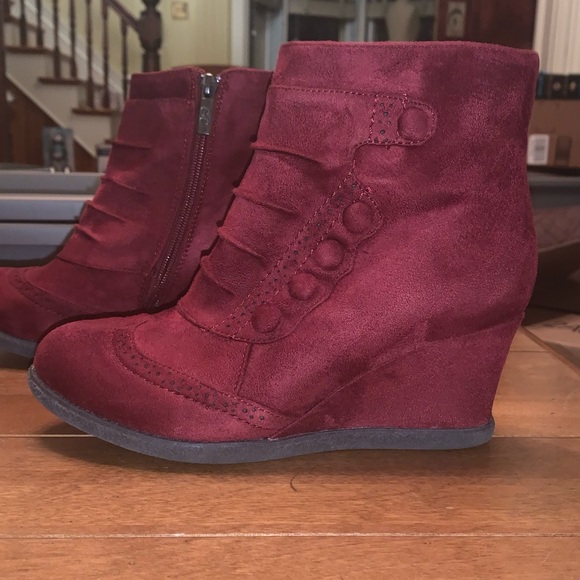 G.C. shoes Madeline burgundy suede wedge booties - Picture 3 of 8